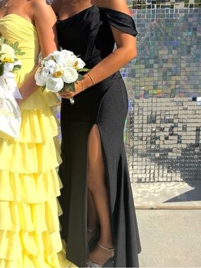 Elegant Off-Shoulder Black Evening Dress with Front Slit